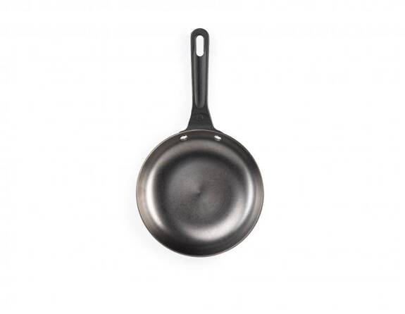 Patelnia żeliwna GSI OUTDOORS GUIDECAST 8 INCH FRYING PAN